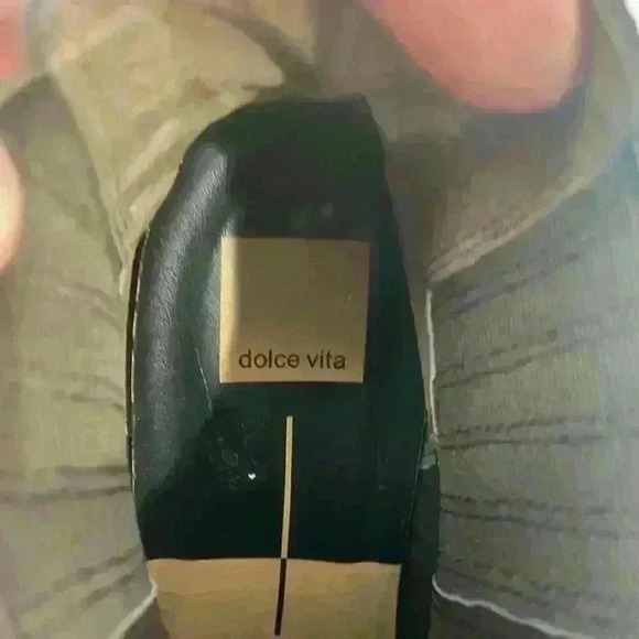 Dolce Vita Suede Ankle Boots Size 8 , Elastic on both sides, no zipper pre owned - Picture 3 of 6